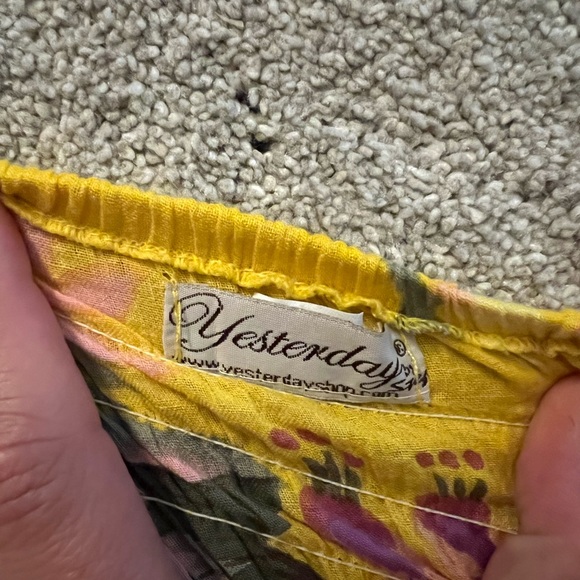 Yesterday Top - Picture 2 of 3